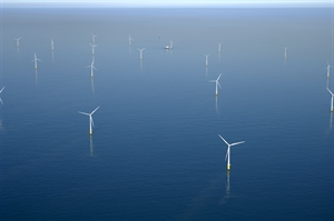 Foto van windmolens op volle zee