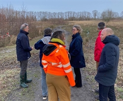 DG Jansen tijdens een rondleiding in het buitengebied van Waterschap De Dommel