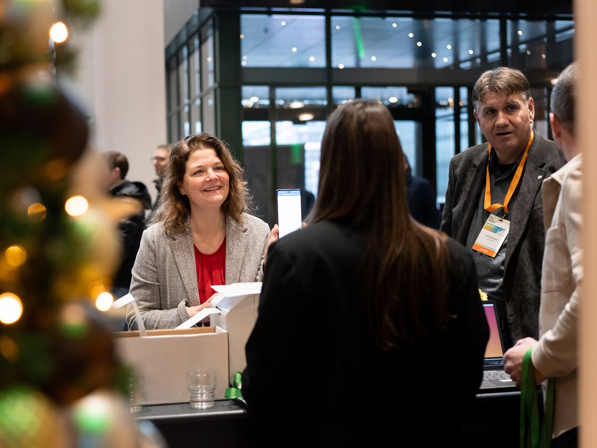 Registratiebalie Schakel Special met bezoeker