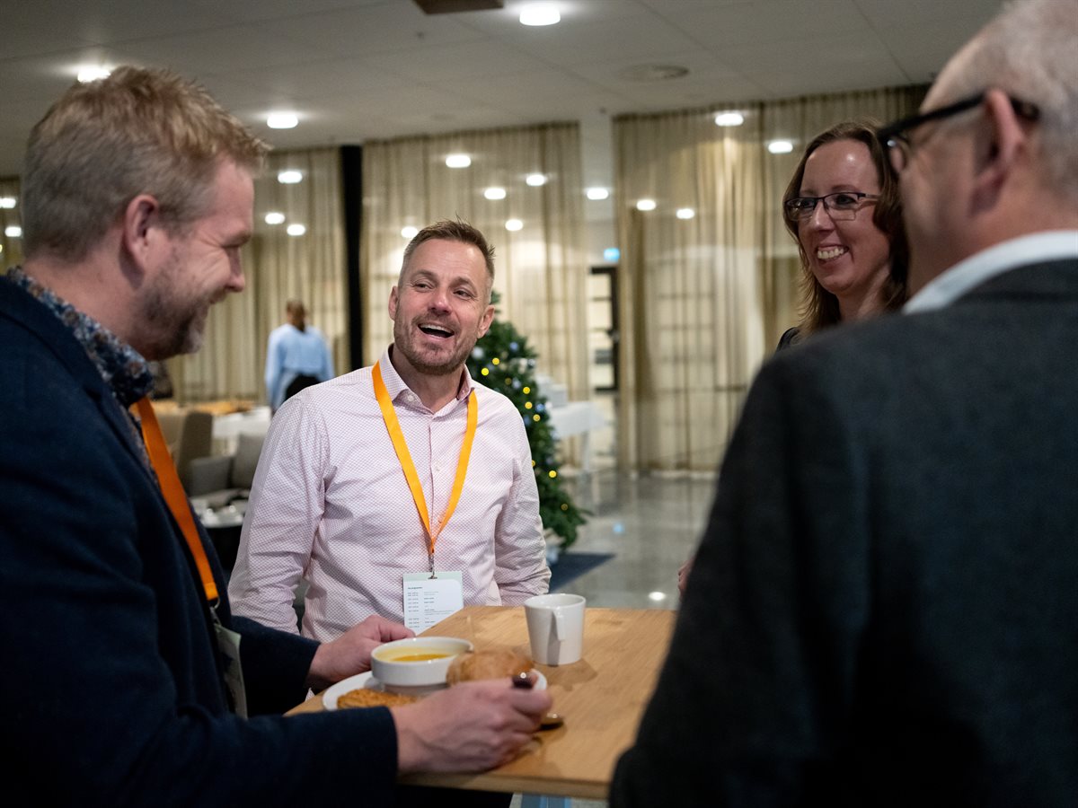 Vier deelnemers op het netwerkplein