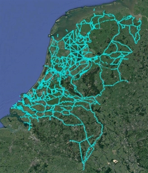Kaart van Nederland met daarop schematische lijnen getekend.